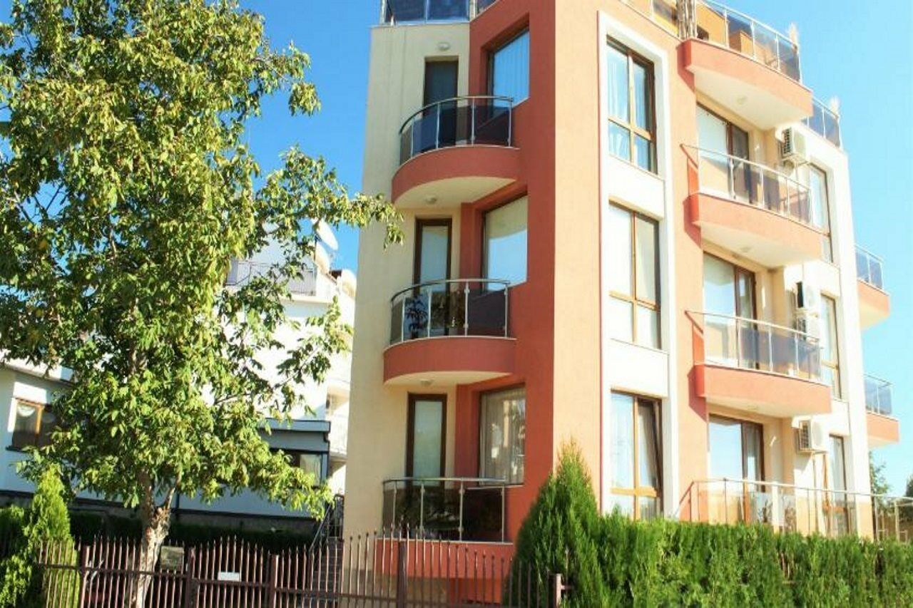 Fantasy Apartments Warna Exterior foto