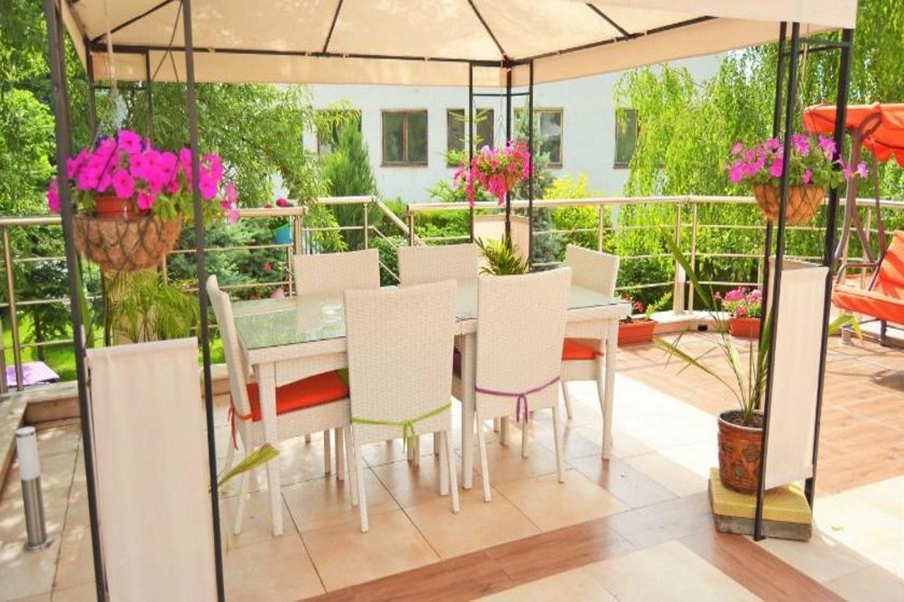 Fantasy Apartments Warna Exterior foto