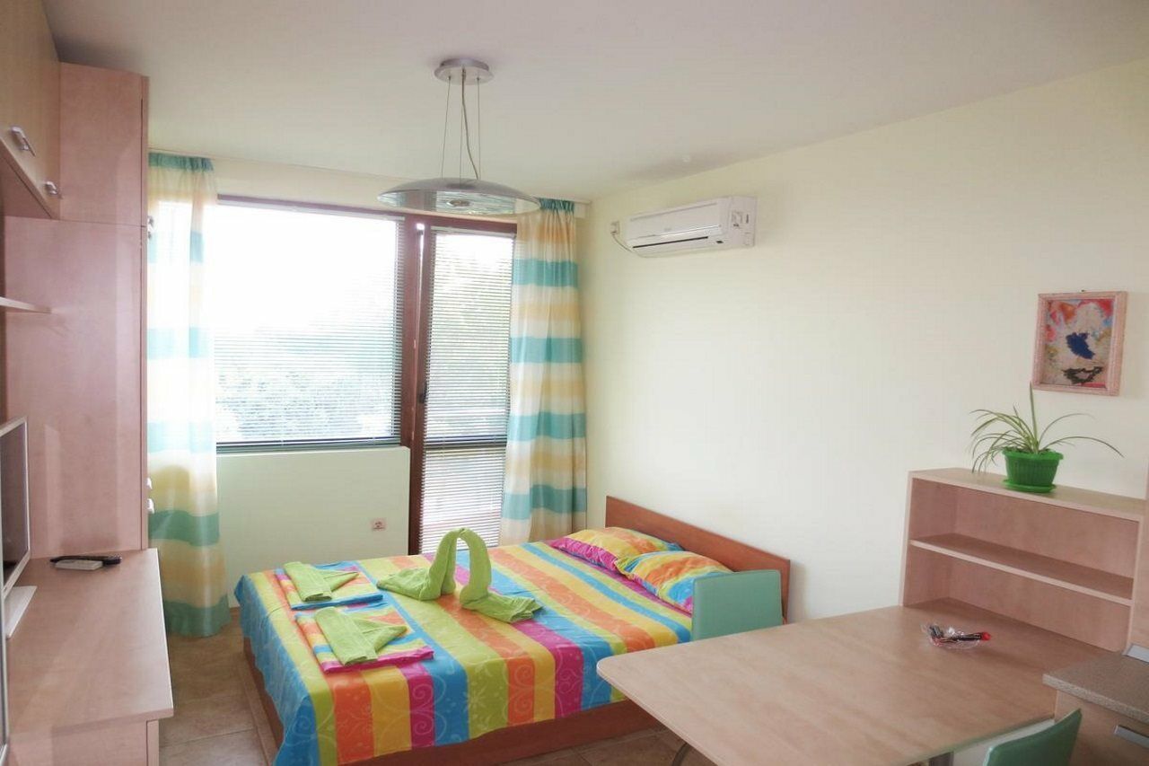 Fantasy Apartments Warna Exterior foto